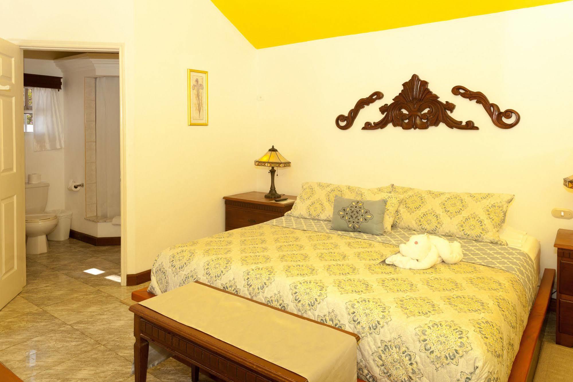 Villa Boscardi Belize City Exteriör bild